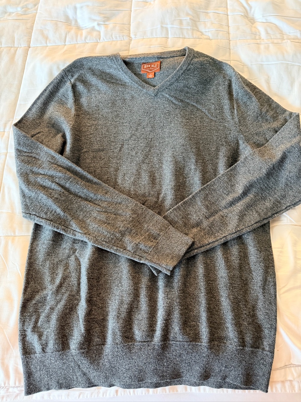 Red Ale Men's V-Neck Gray Knit Sweater
